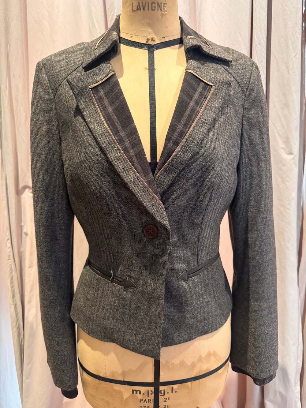 Bebe VTG wool/viscose mix media fitted peplum jacket size 6